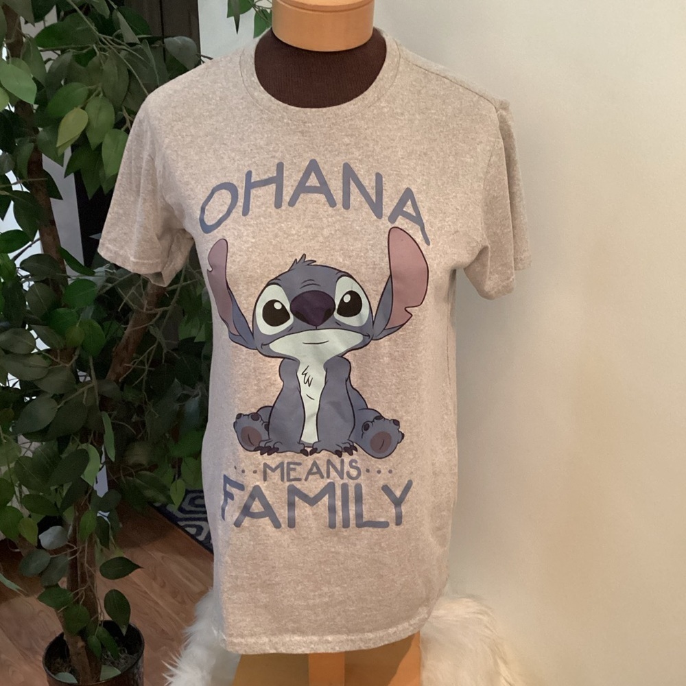 Disney Lilo & Stitch Ohana means Family short sleeve Tee Woman’s Medium
